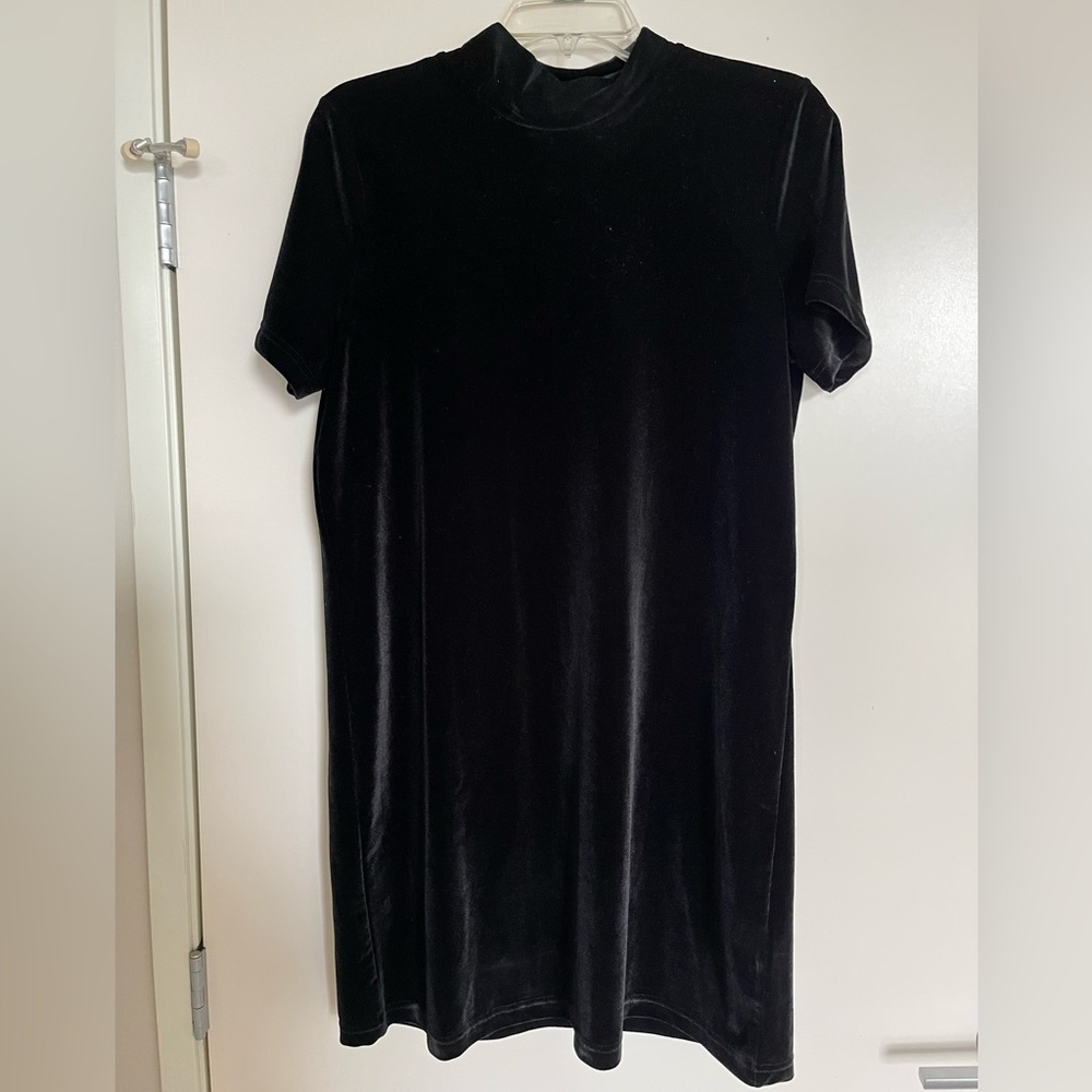 Madewell velvet dress. Size medium. Never worn. New with tags